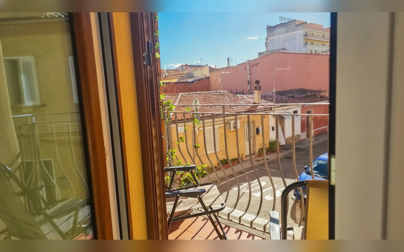 CAMERA MATRIMONIALE CON BAGNO PRIVATO E PICCOLO POGGIOLO &mdash; dettaglio